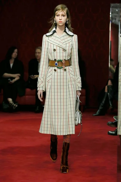 Look 5